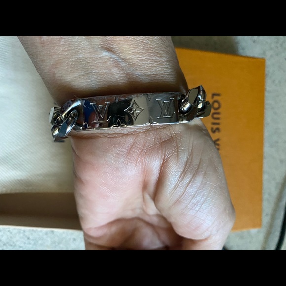 Louis Vuitton SS bracelet w original box only - Picture 11 of 16